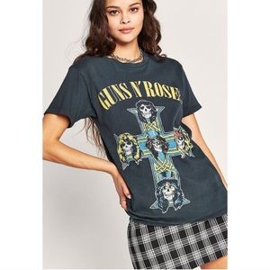 NWT Daydreamer GUNS N ROSES Cross Scull T shirt